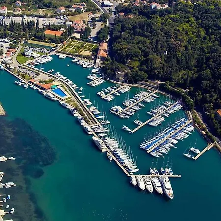 Du Lux 3 *